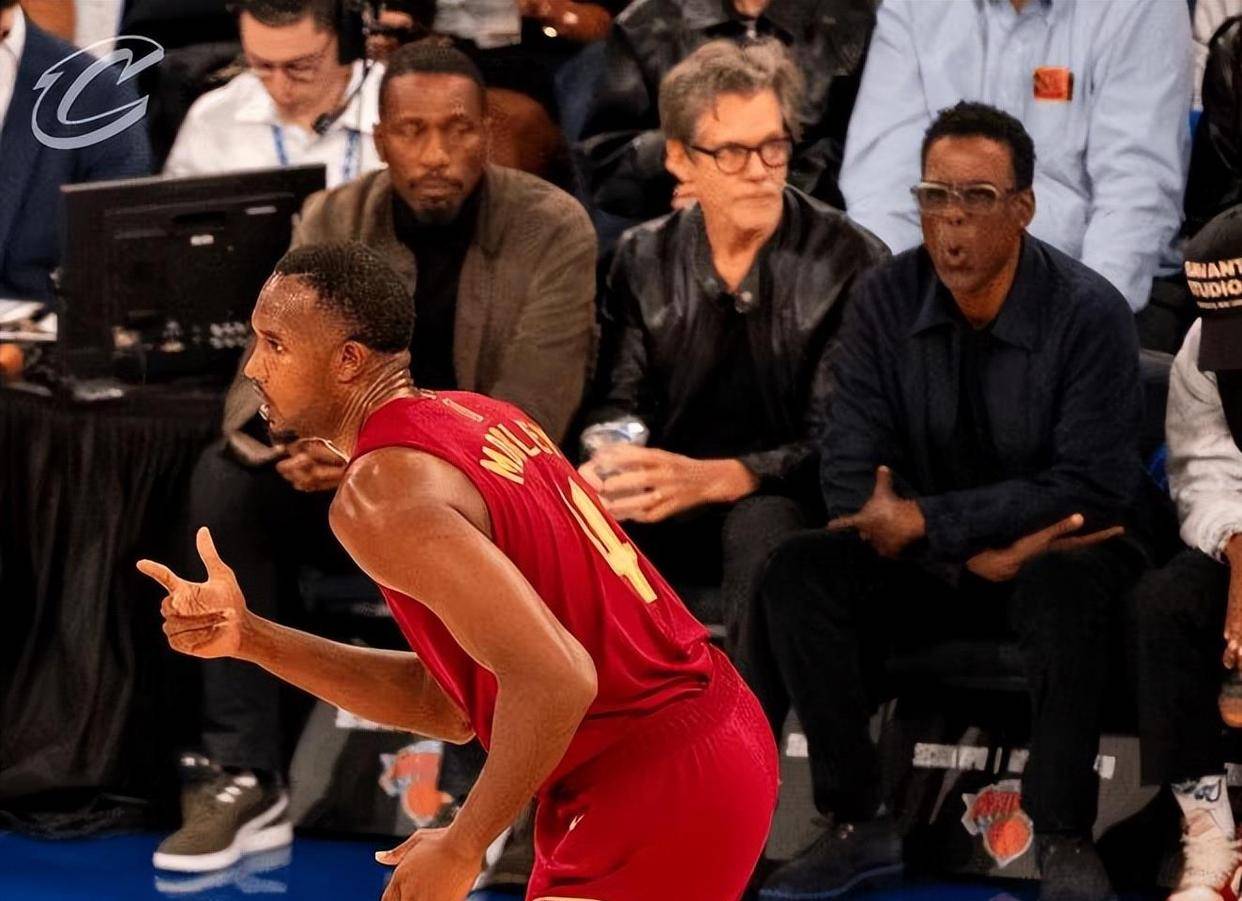 九游-关键时刻体能课后；菲尼克斯太阳篮板制胜备战全明星赛；引发热议；团队化学反应显著的简单介绍